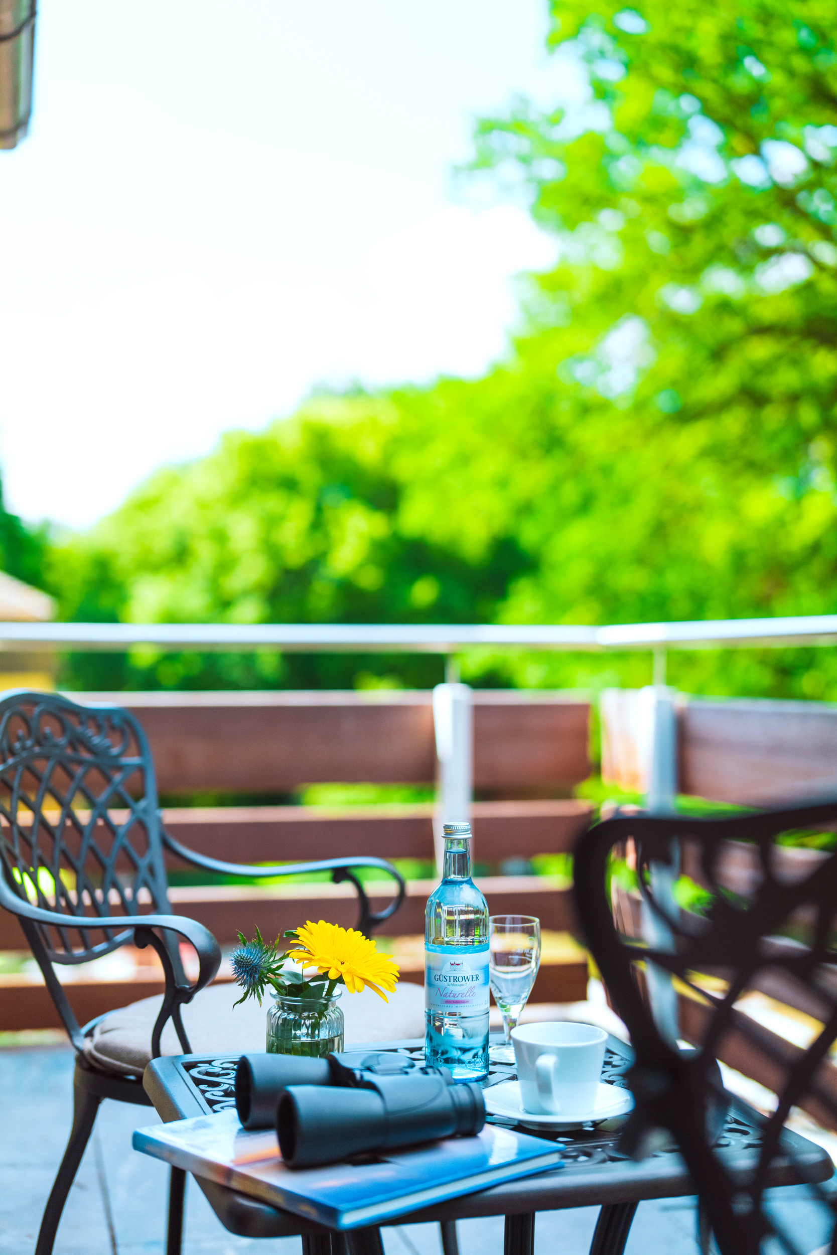 Balkon mit Tisch